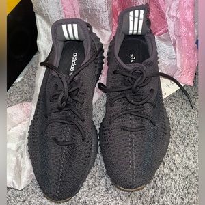 Black non reflective Yezzy 350